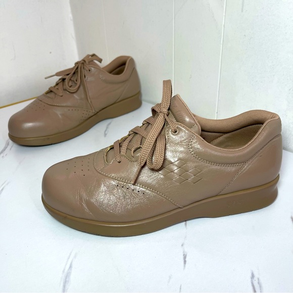 SAS Women's Tan Leather Shoes - Picture 2 of 10